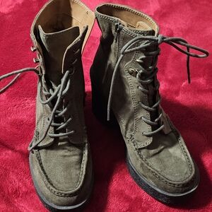 Zodiac Women's Platform Ankle Boots (Olive Green), Size 8.5